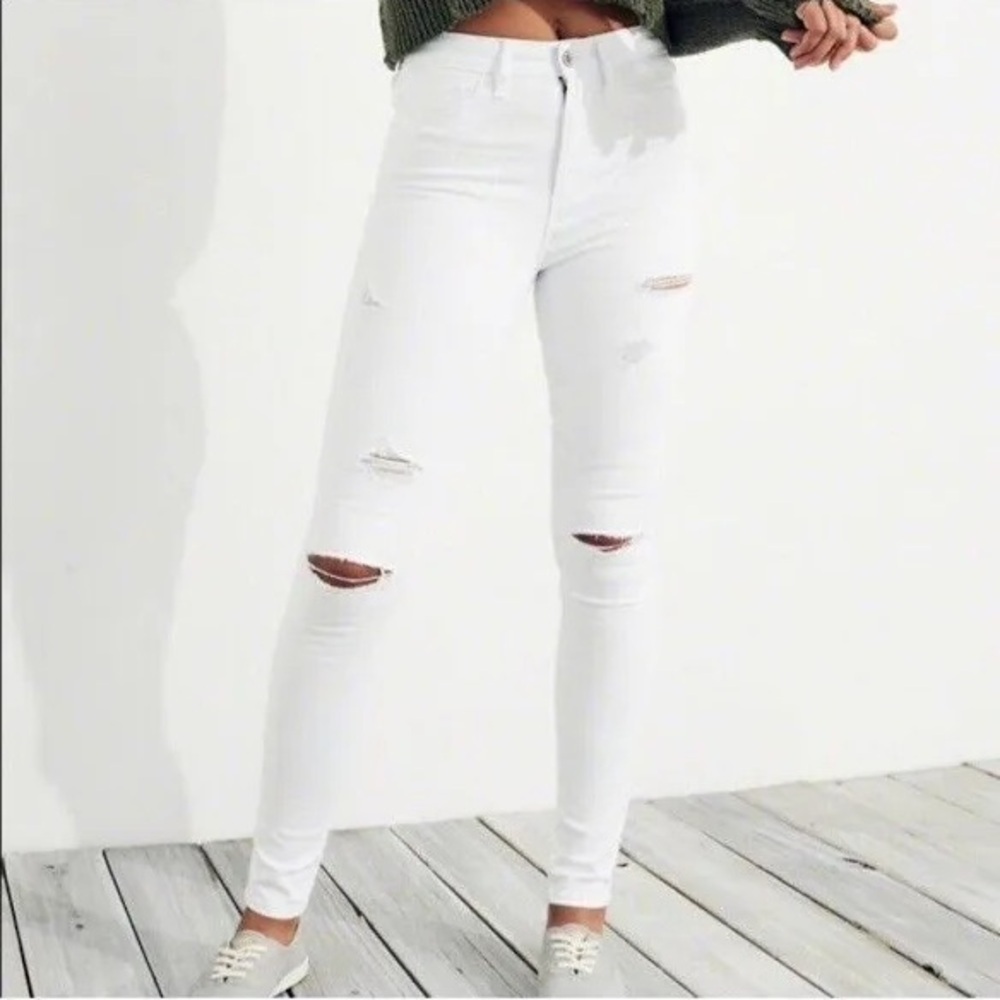 Hollister White Distressed High Rise Super Skinny Size 3 Short